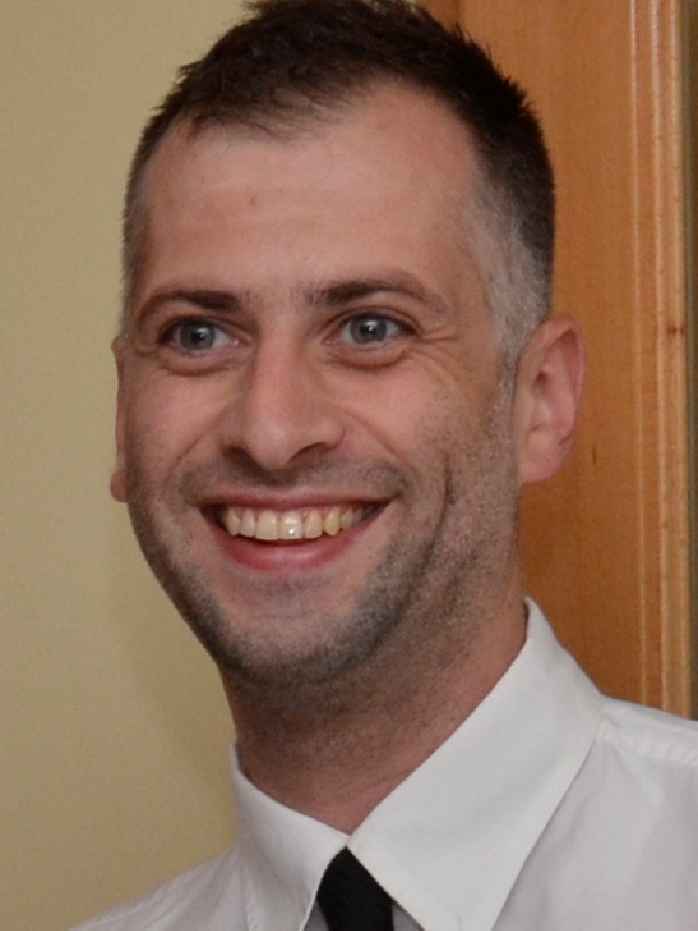  Ensar  Nović