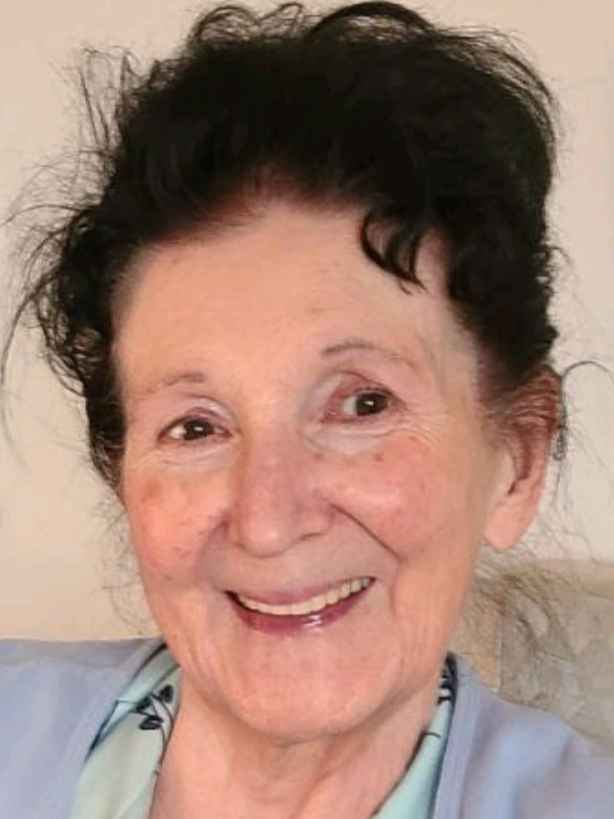 Zineta  (Derviša)  Kujundžić  -dje.  Čustović